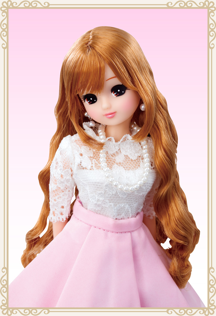 黒目がちなアイメイクにフレンチピンクのリップメイクがポイントです。